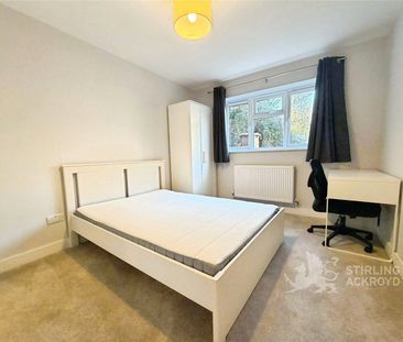 Applegarth Avenue, Guildford, Surrey, GU2 8LP - Photo 2