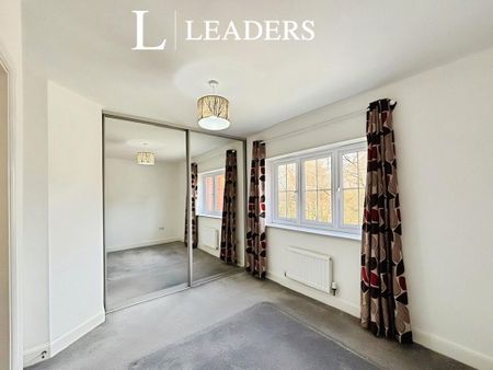 4 bedroom detached house to rent - Photo 3