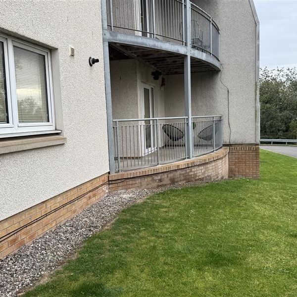 3 bedroom flat to rent - Photo 1