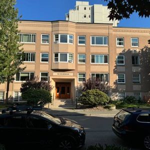 Large 1 bedroom in West End Heritage Building - Photo 2