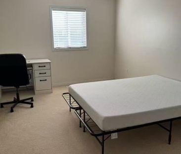 For Lease - 231 Dicenzo Drive, Hamilton, Ontario - Photo 2