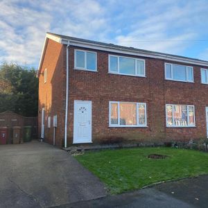 3 bedroom semi-detached house to rent - Photo 3