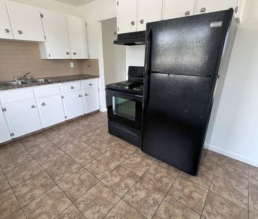 420 Sabrina Road Southwest, Calgary - Photo 6