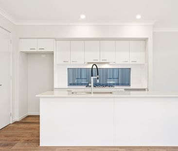Stunning Brand New 5 Bedroom Family Home in Marsden Park - Photo 6