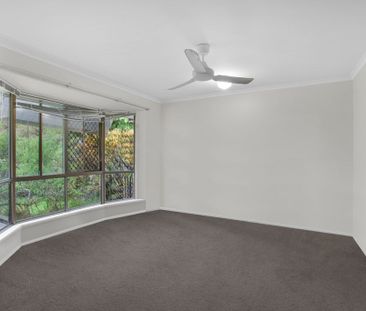 Large 3 Bedroom Home with Huge Backyard in Cul-De-Sac - Photo 6