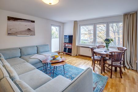 Charming apartment with large balcony and green view - Photo 3