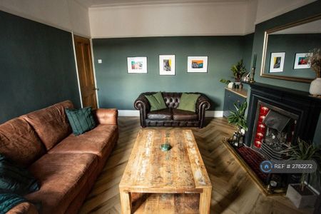 3 bedroom flat to rent - Photo 3