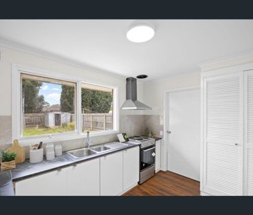 BEAUTIFULLY RENOVATED FAMILY HOME IN A CONVENIENT LOCATION! - Photo 3