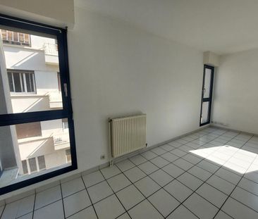 : Appartement 32.0 m² à ST ETIENNE - Photo 1