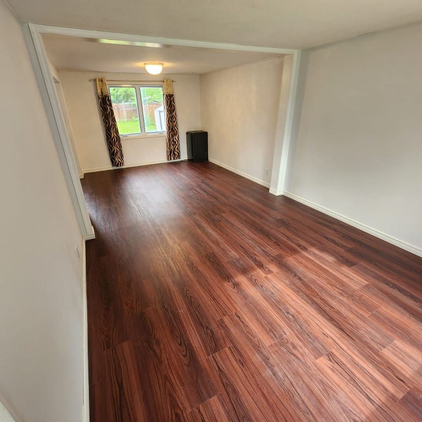 For Lease - 10658 Atwater Crescent, Windsor, Ontario - Photo 1