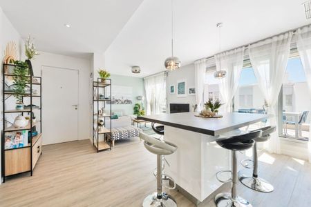 2 bedroom luxury penthouse for rent in Estepona, Spain - Photo 4