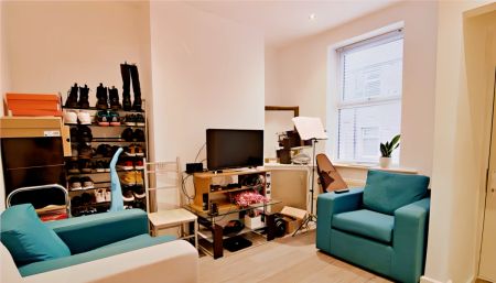 3 Bed 1 Bath - Photo 2