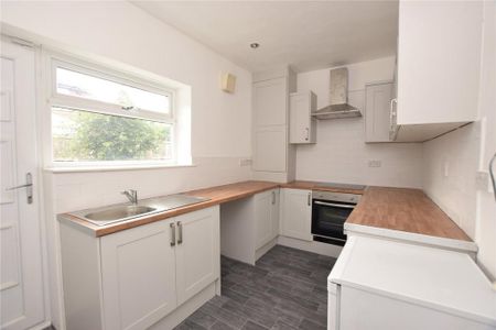 2 bedroom semi-detached house to rent - Photo 5