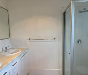 Family friendly 4 bedroom home - Photo 3