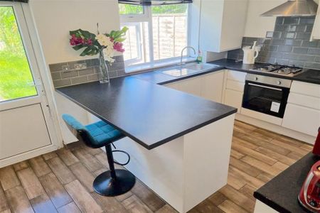 2 bedroom terraced house to rent - Photo 4