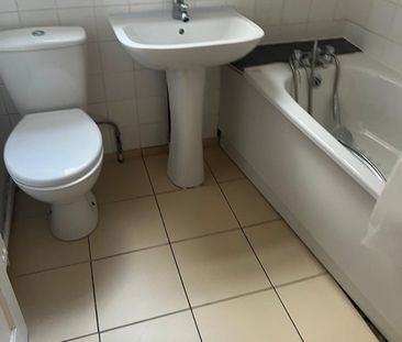 1 Bed Flat, Fosse Road South, LE3 - Photo 2