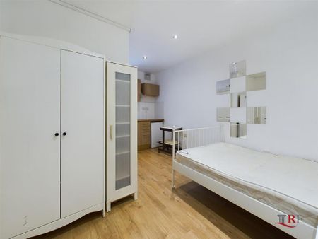 1 bedroom flat to rent - Photo 2