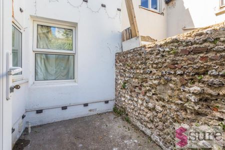 4 bedroom end of terrace house to rent - Photo 5