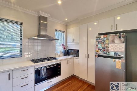 STREET FRONT TOWNHOUSE IN PRIME LOCATION - Photo 3