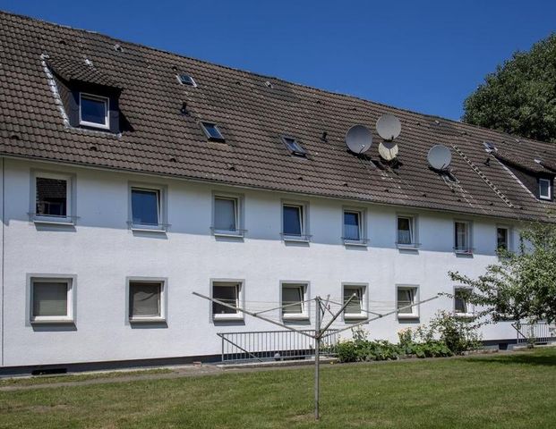 Dachgeschosswohnung, 2 Zimmer mit Wannenbad, Bezugsfertig - Foto 1