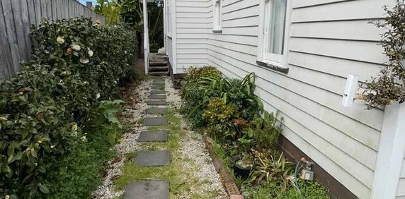 Helensville 4 Bedroom Bungalow for Rent - Photo 2