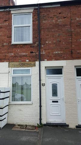 2 bedroom terraced house to rent - Photo 2