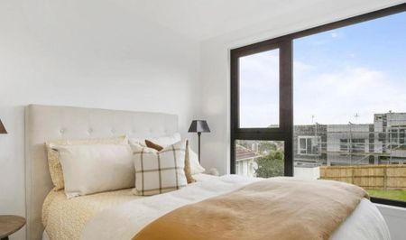 Nearly new townhouse on St Heliers border - Photo 4