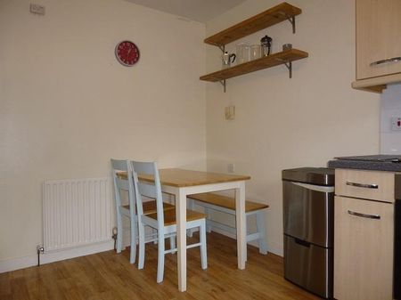 2 bedroom flat to rent - Photo 4