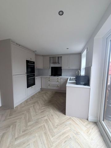 3 bedroom semi-detached house to rent - Photo 5
