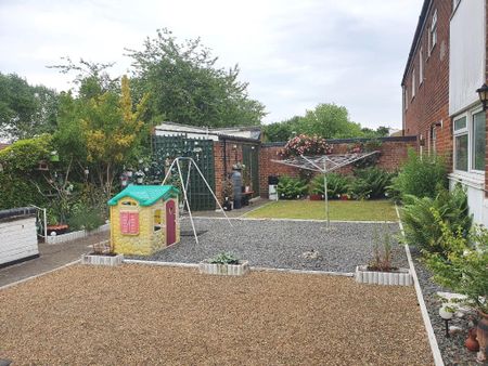 2 bedroom flat to rent - Photo 4