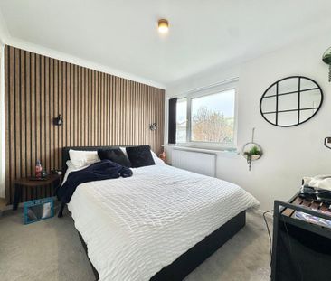 2 bedroom end of terrace house to rent - Photo 2