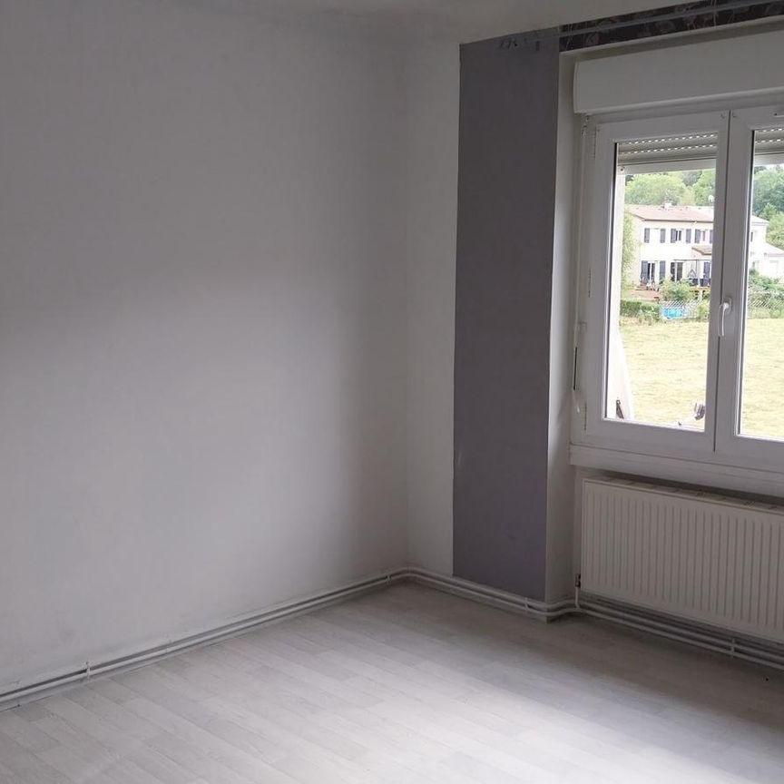 Location Appartement 2 pièces 48m² ST ROMAIN LACHALM 43620 - Photo 1