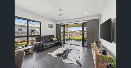 Modern Family Home in Mount Low! - Photo 5