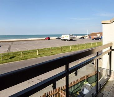 3 bedroom flat to rent - Photo 4