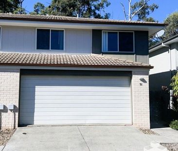 Townhouse - 4 Bedrooms, 3 Bathrooms, Double Lock up Garage - Photo 2