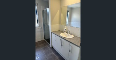 Modern low maintenance 3 bedroom home – perfect for the family! - Photo 5