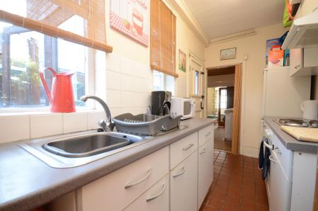 2 bedroom terraced house to rent - Photo 5