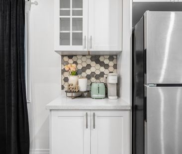 For Lease - 8196 MCLEOD Road Unit# 2 UPPER, Niagara Falls, Ontario - Photo 5