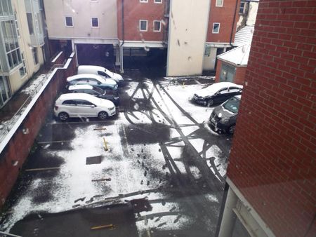 2 bedroom penthouse to rent - Photo 4