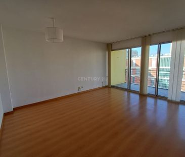 T1 com varanda e lugar de garagem | Condomínio com jardim | Alta de... - Photo 2