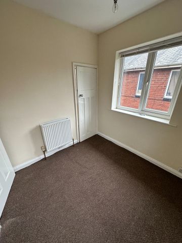 2 Bed Semi-Detached House, Leasowe Road, LS10 - Photo 2