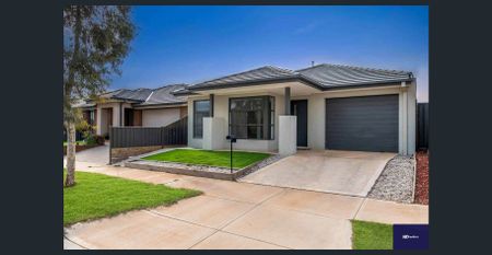 Modern Family Home in STRATHTULLOH VIC 3338 - Photo 2