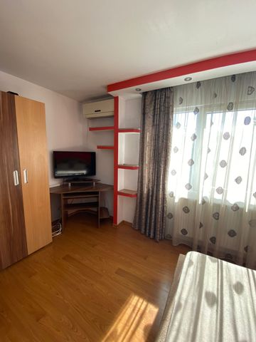 Apartament cu 2 camere, etajul 3/4, zona Podu Ros - Fotografie 3