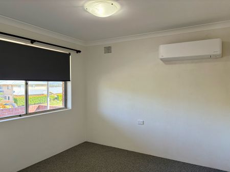 NORTH TAMWORTH - Renovated Upstairs One Bedroom Unit - Photo 2