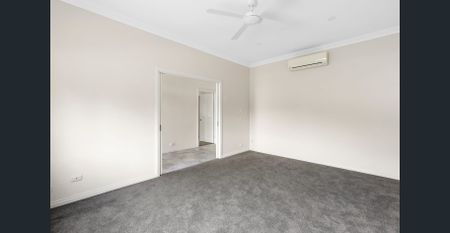 Ultimate Large Family Home - 4 Bedroom , 2 Bathroom + Multiple Living Zones - Photo 3