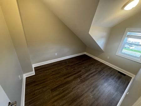 For Lease - 460 Park Road Unit# Upper, Oshawa, Ontario - Photo 4