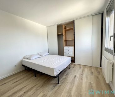 T4 meublé de 106.39 m2 en duplex, avec place de parking - Photo 6
