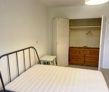 Room in a Shared House, Little Bornes, SE21 - Photo 3