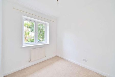 Rosslyn Park, Weybridge, Surrey, KT13 - Photo 2