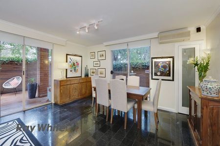 Comfortable Family Home in Convenient Location - Photo 4